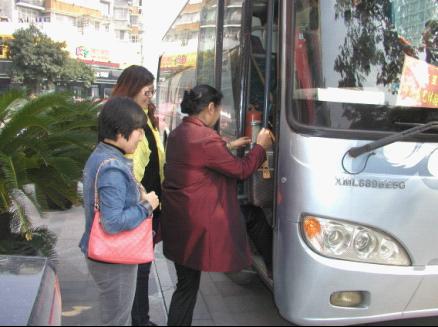湖畔社區(qū)市民走進(jìn)王星記扇藝體驗(yàn)