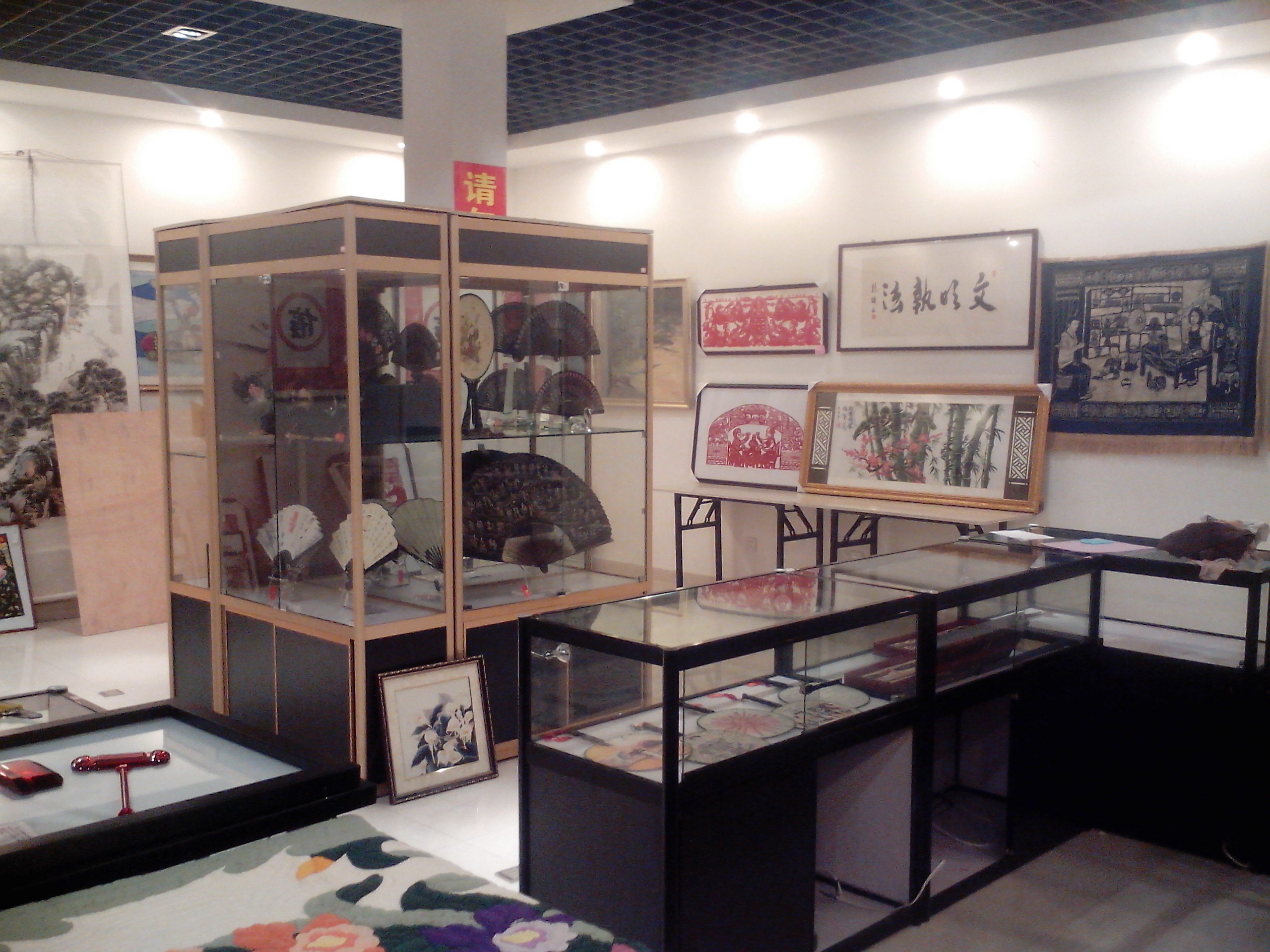 承擔(dān)社會(huì)責(zé)任   展示扇藝風(fēng)采