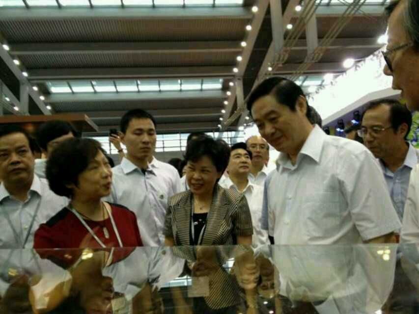 王星記扇在深圳文博會廣受歡迎