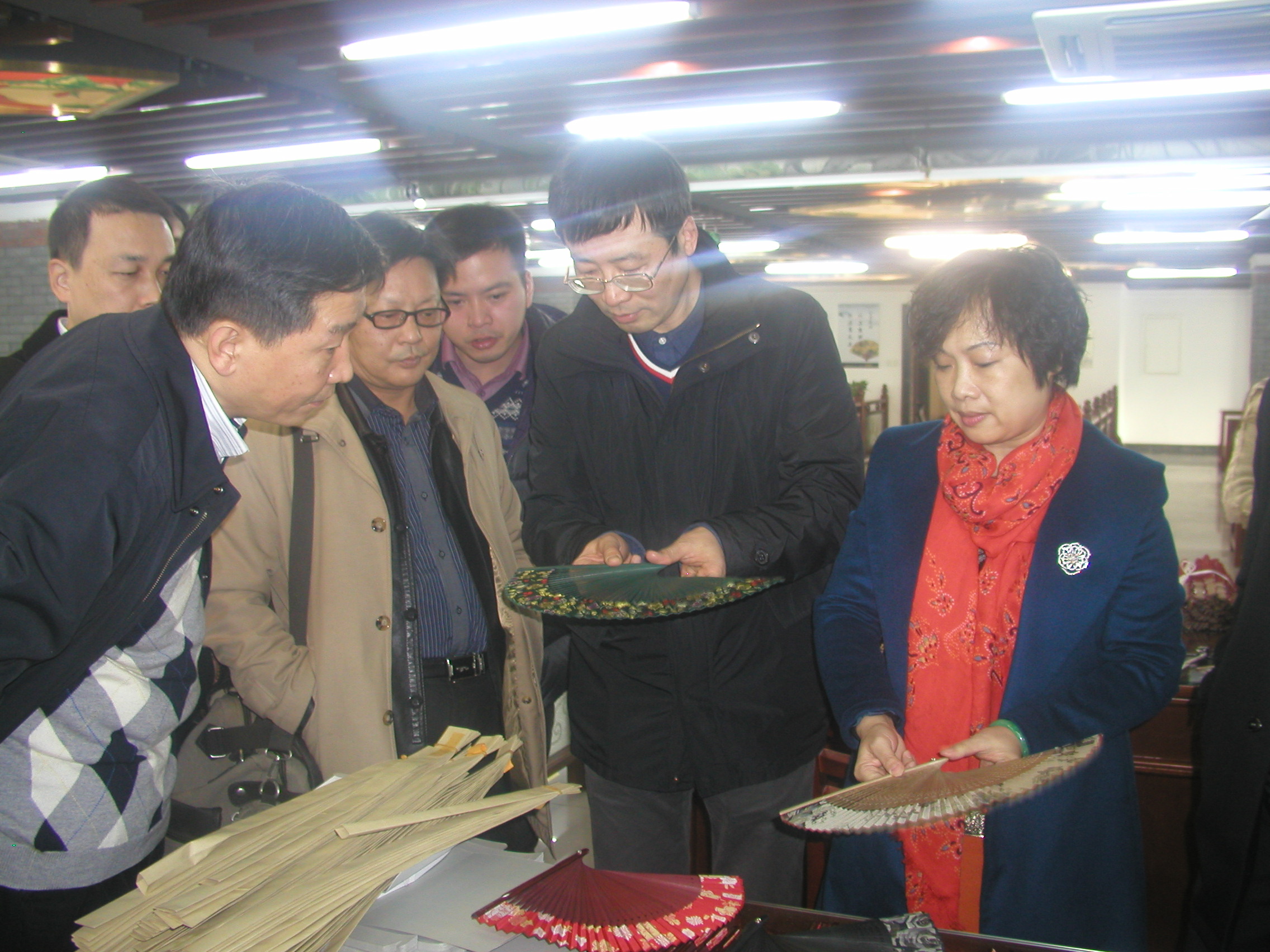 上海市旅游商品協(xié)會(huì)一行到王星記參觀交流