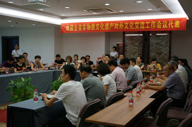 全省非物質(zhì)文化遺產(chǎn)對外文化交流工作會議代表參觀王星記
