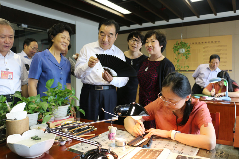 全國政協(xié)副主席張慶黎一行視察王星記